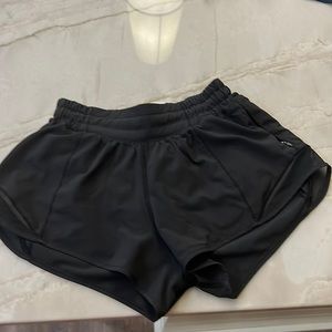 black lululemon shorts